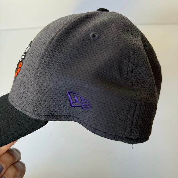 Women’s Med/Large Charlotte Hornets NBA New Era 39Thirty Hardwood Classics Hat - Picture 3 of 5